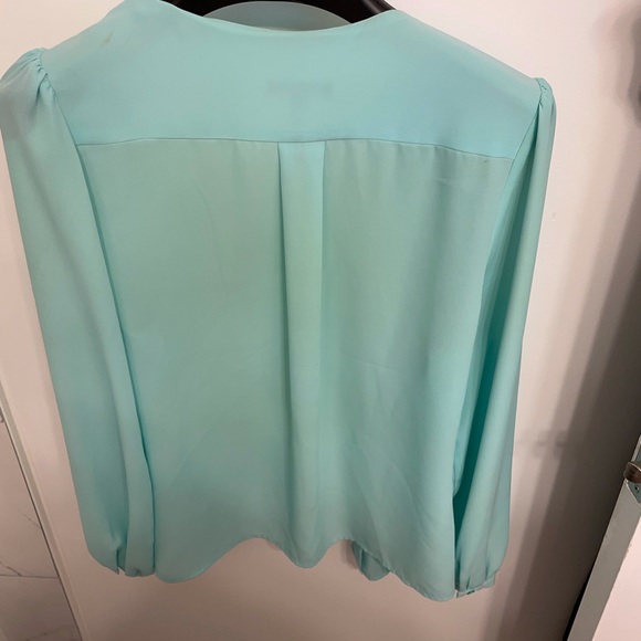 Express Blouse - Picture 2 of 2